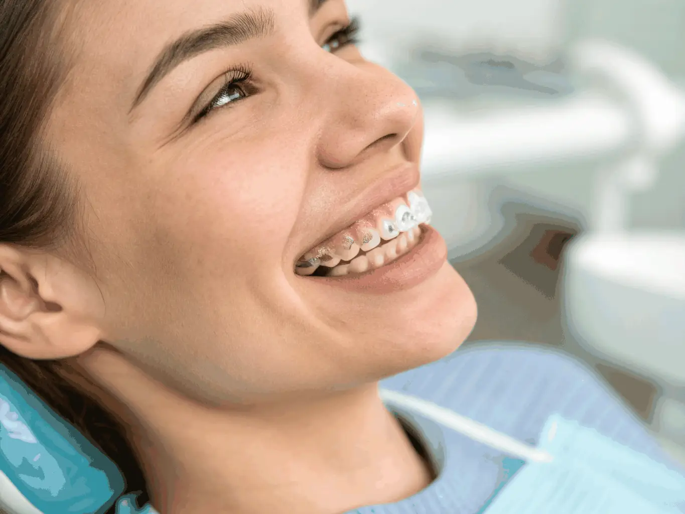 A close-up shot of a renivor clear aligner showcasing its ultra-transparent material, highlighting its invisibility against a natural tooth background. The image emphasizes the aesthetic benefits of the material.
